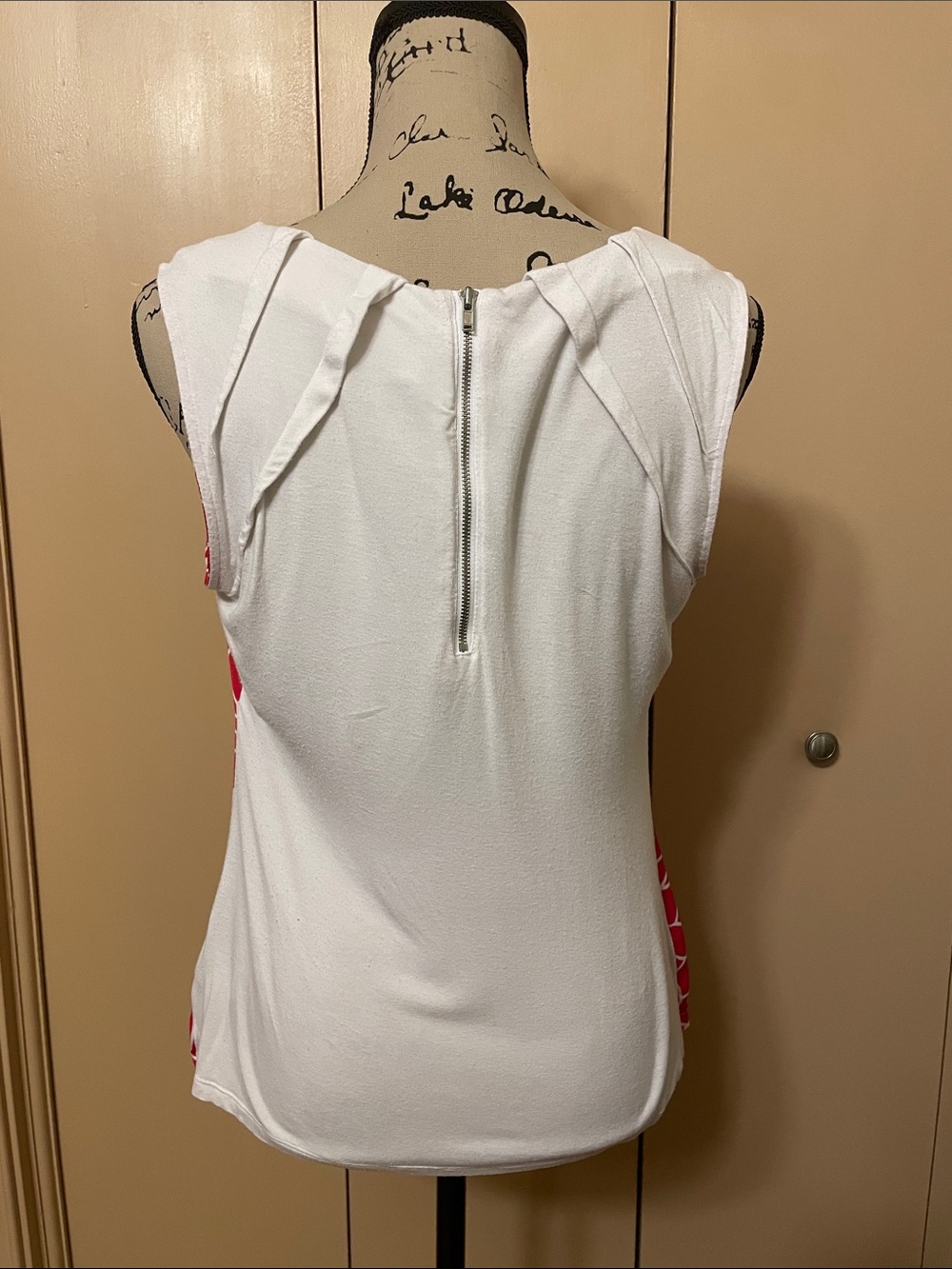 Geometric Print Shell Top - Red & White - Picture 5 of 12